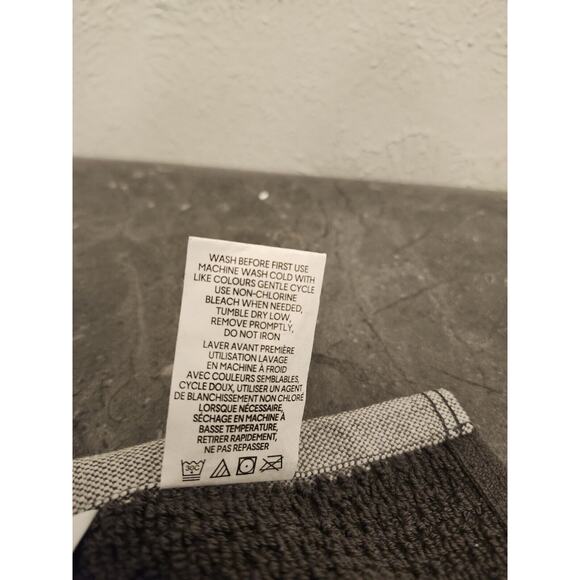 NWT Lacoste Bath Pool Towel(s) 100% Cotton 30x52"‎ Big Crocodile Logo Dark Gray - Picture 6 of 6